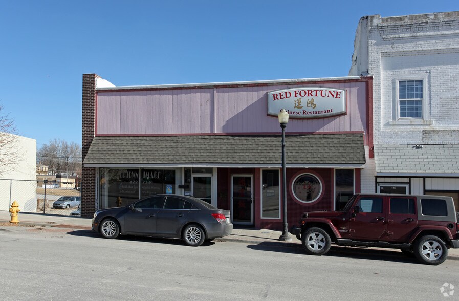 More Photos Of 117-119 Oak St, Bonner Springs Storefront For Sale