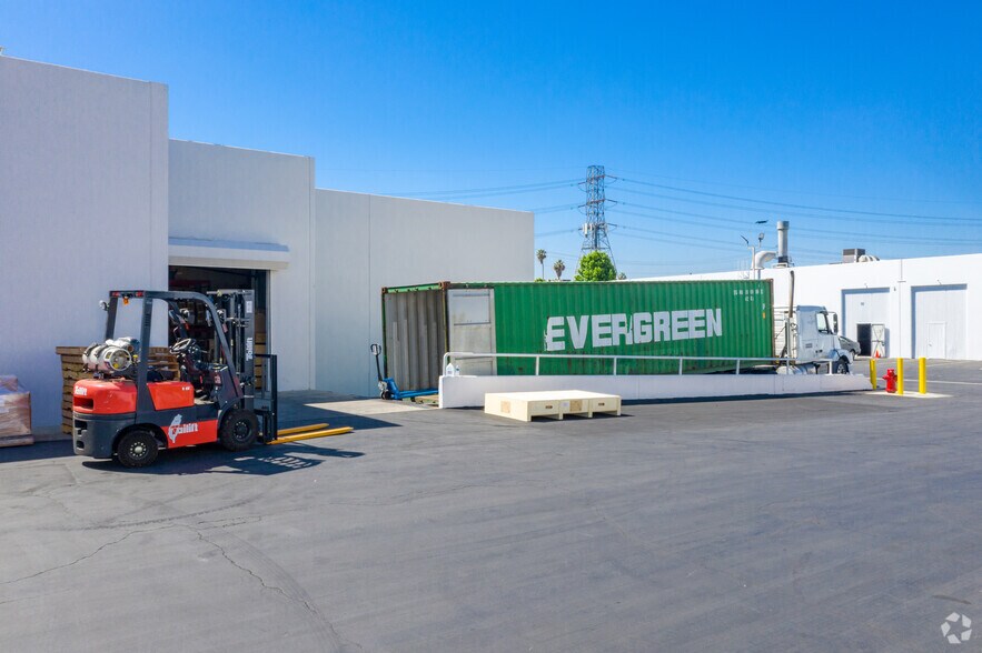 More Photos Of 3619-3735 San Gabriel River Pky, City of Industry Distribution For Lease