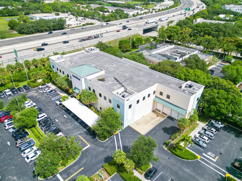 More Photos Of 10455 Riverside Dr, Palm Beach Gardens Flex For Lease