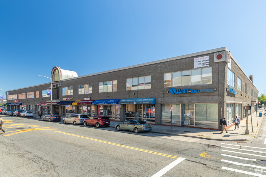 Primary Photo Of 86-110 Main St, Hempstead Storefront Retail Office For Lease