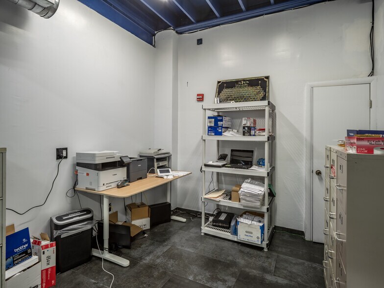 More Photos Of 50 NE 179th St, Miami Manufacturing For Lease