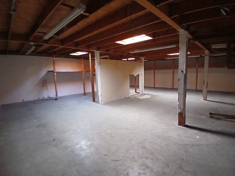 More Photos Of 1595 W Foothill Blvd, Upland Freestanding For Lease