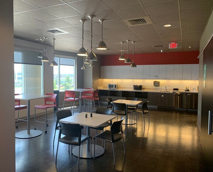 More Photos Of 18020 Burt St, Elkhorn Office For Lease
