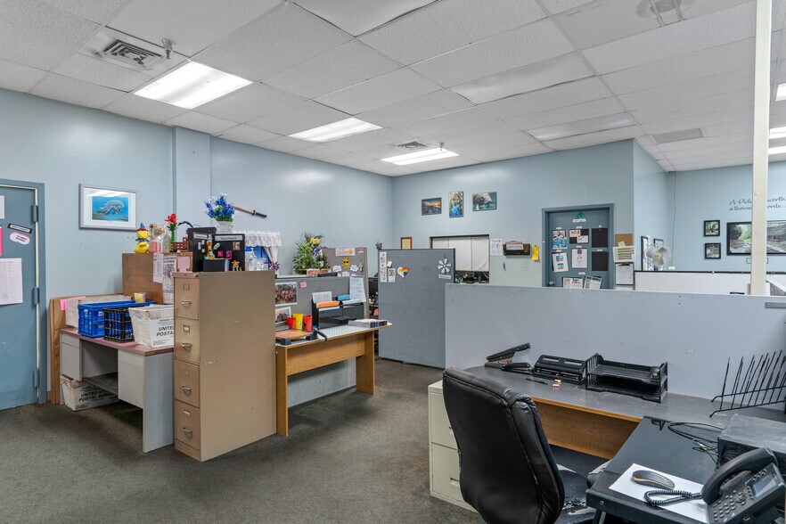 More Photos Of 1624 N Meadowcrest Blvd, Crystal River Manufacturing For Lease