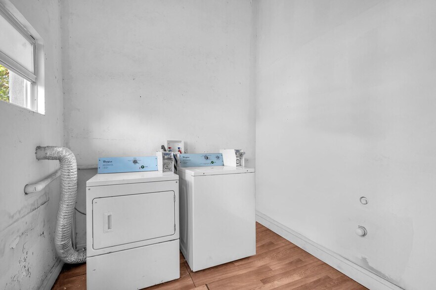 More Photos Of 2135-2237 Washington St, Hollywood Apartments For Sale