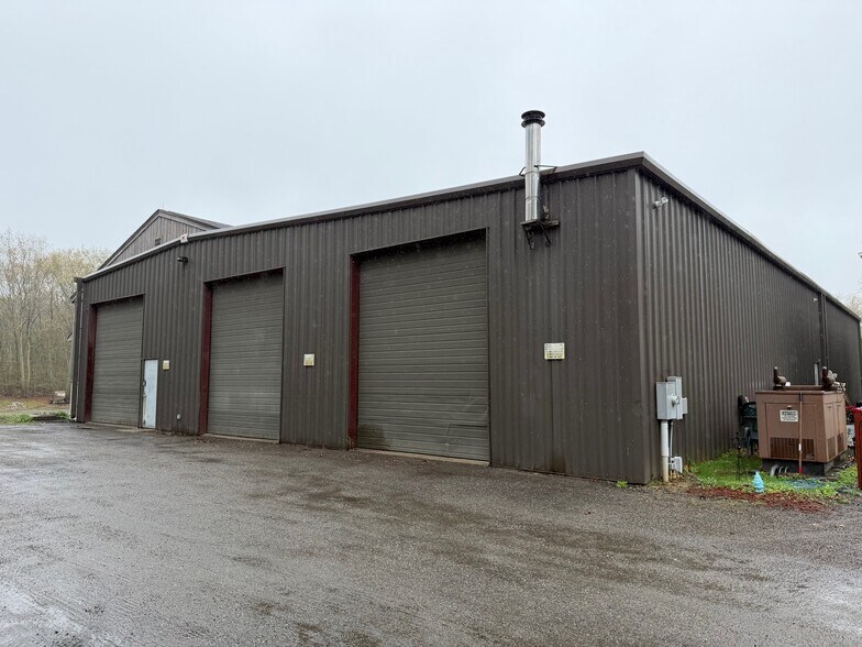 Primary Photo Of 44 Bates Pond Rd, Canterbury Warehouse For Lease