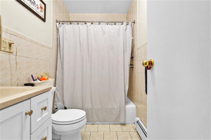 More Photos Of 10717 Metropolitan Ave, Forest Hills Flex For Sale