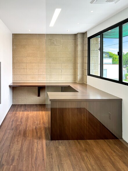 More Photos Of 318 E Glenoaks Blvd, Glendale Office For Lease