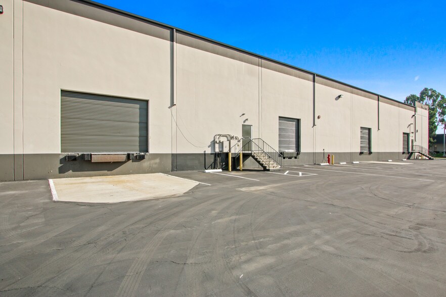 More Photos Of 13553-13563 Alondra Blvd, Santa Fe Springs Distribution For Lease