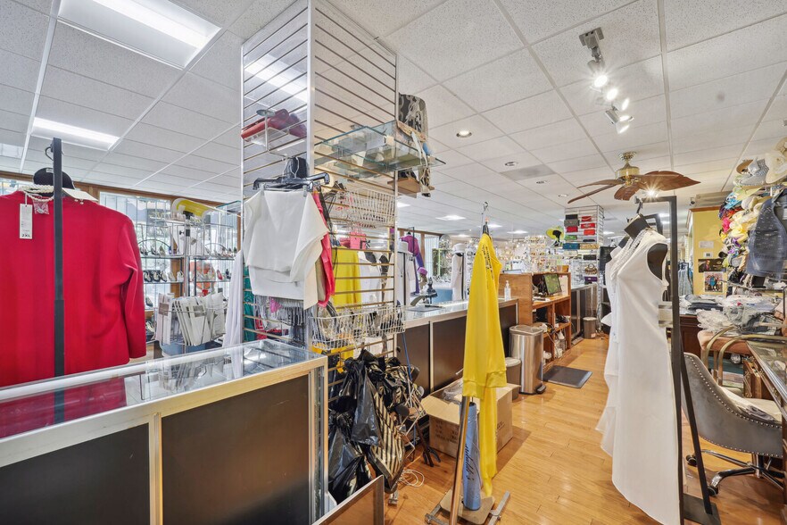 More Photos Of 5061 Allentown Rd, Suitland General Retail For Sale