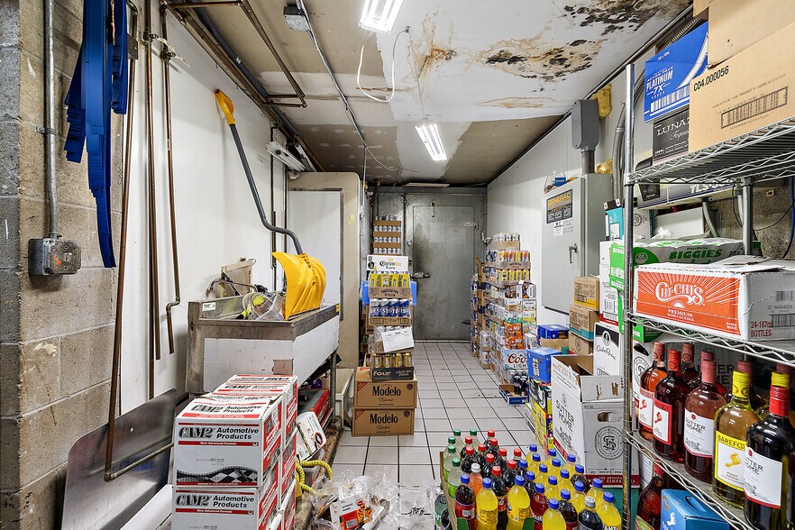 More Photos Of 186 N Gratiot Ave, Mount Clemens Service Station For Sale