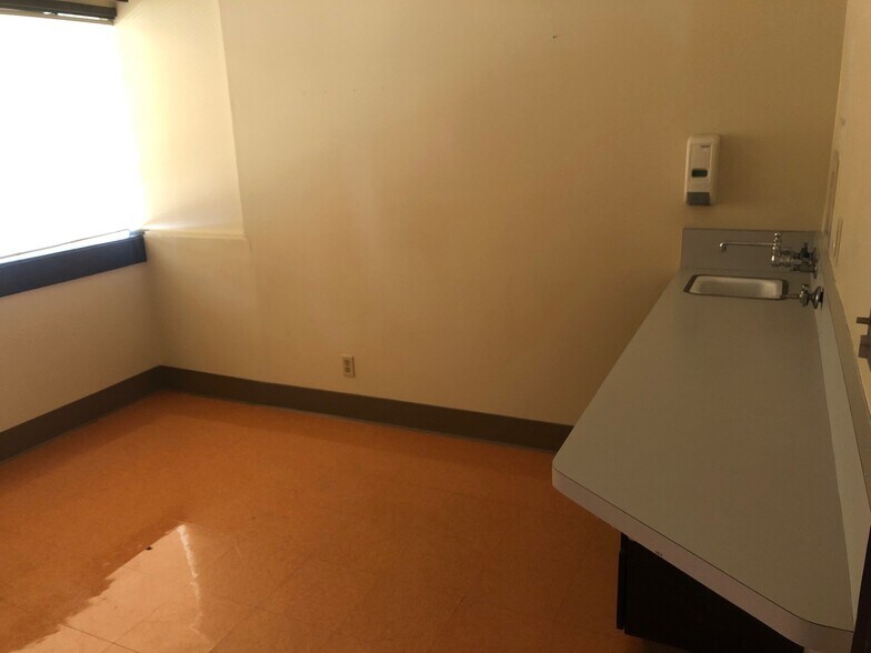More Photos Of 3727 N 1st St, Fresno Medical For Sale