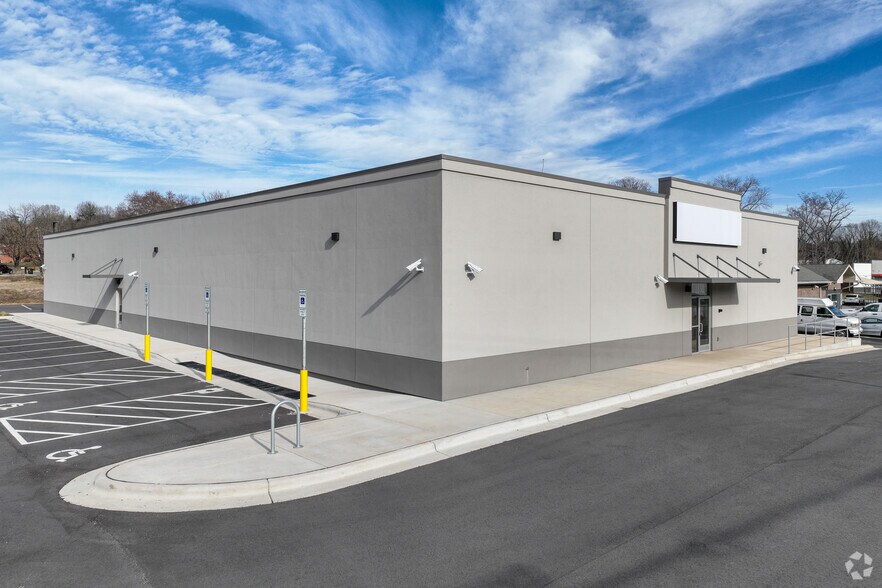 More Photos Of 5516 Winona St, Winston-Salem Medical For Sale