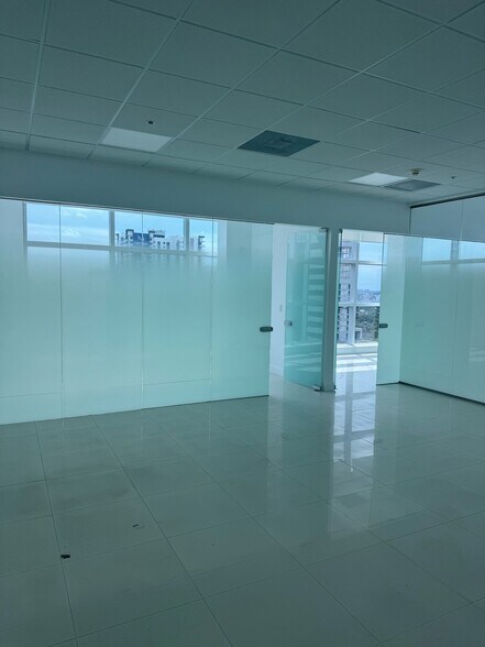 More Photos Of 175 SW 7th St, Miami Medical For Sale