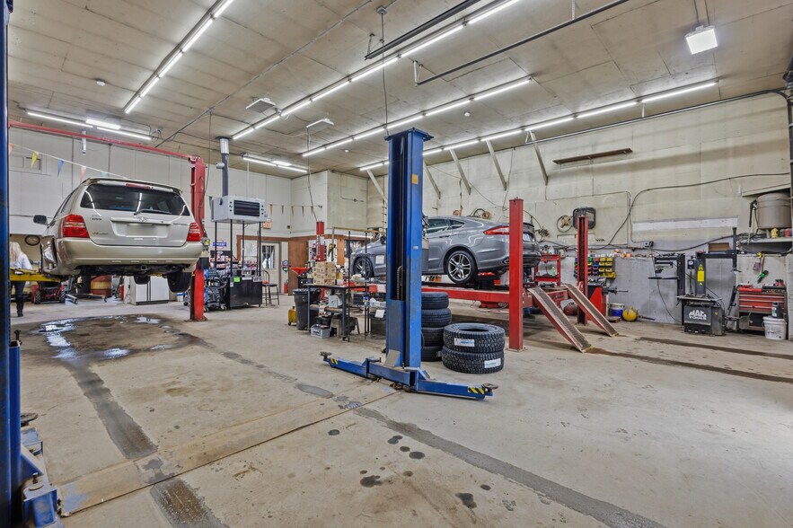 More Photos Of 1973 Victory Hwy, Glendale General Retail For Sale