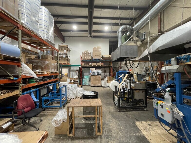 More Photos Of 576 Elgin St, Brantford Warehouse For Lease