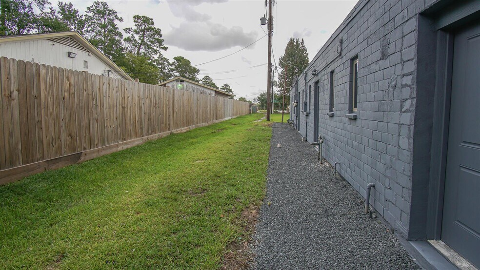 More Photos Of 7103-7109 Langley Rd, Houston Storefront For Sale