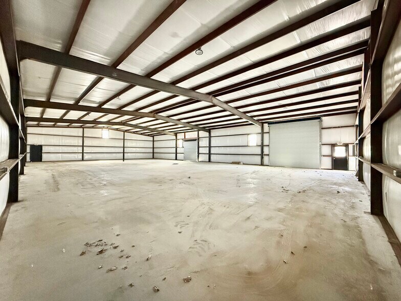 More Photos Of 10025 Farm to Market 1660, Hutto Warehouse For Lease