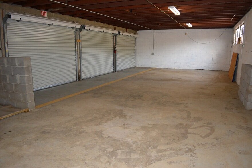 More Photos Of 1417 W Cervantes St, Pensacola Showroom For Lease
