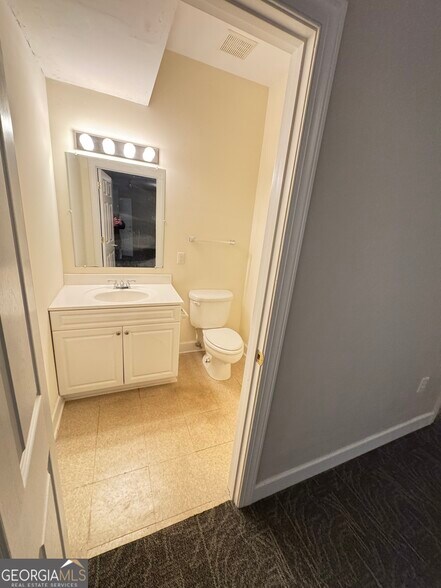 More Photos Of 2885 Hog Mountain Rd, Dacula Office For Lease