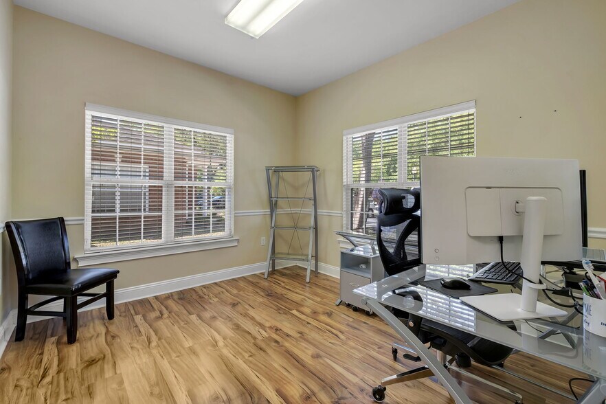 More Photos Of 2888 Mahan Dr, Tallahassee Medical For Lease