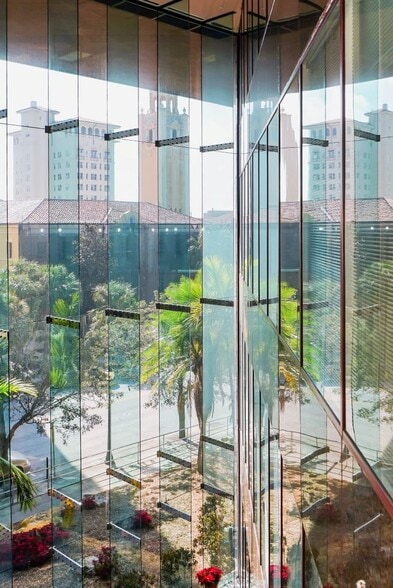 More Photos Of 2033 Main St, Sarasota Office For Lease