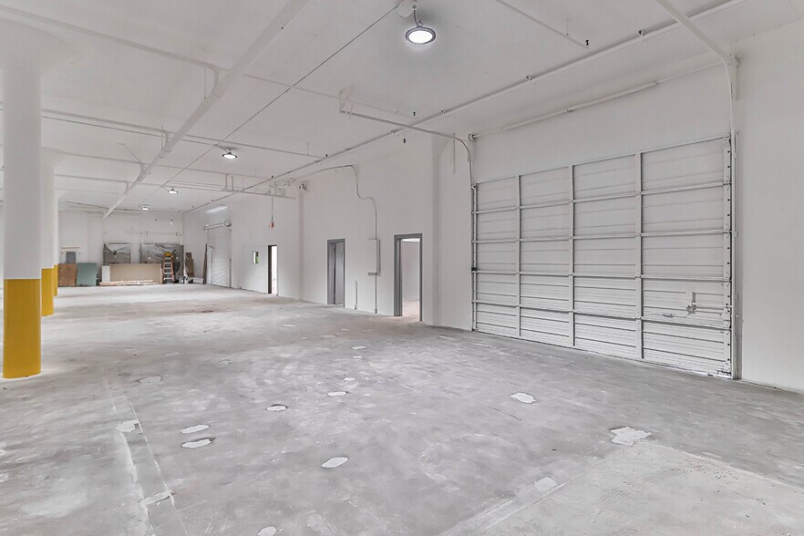 More Photos Of 7414 Bellaire Ave, North Hollywood Warehouse For Lease