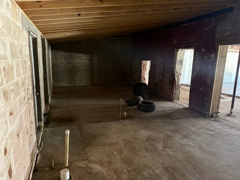 More Photos Of 107 W Main St, Coffeen Storefront Retail Residential For Sale