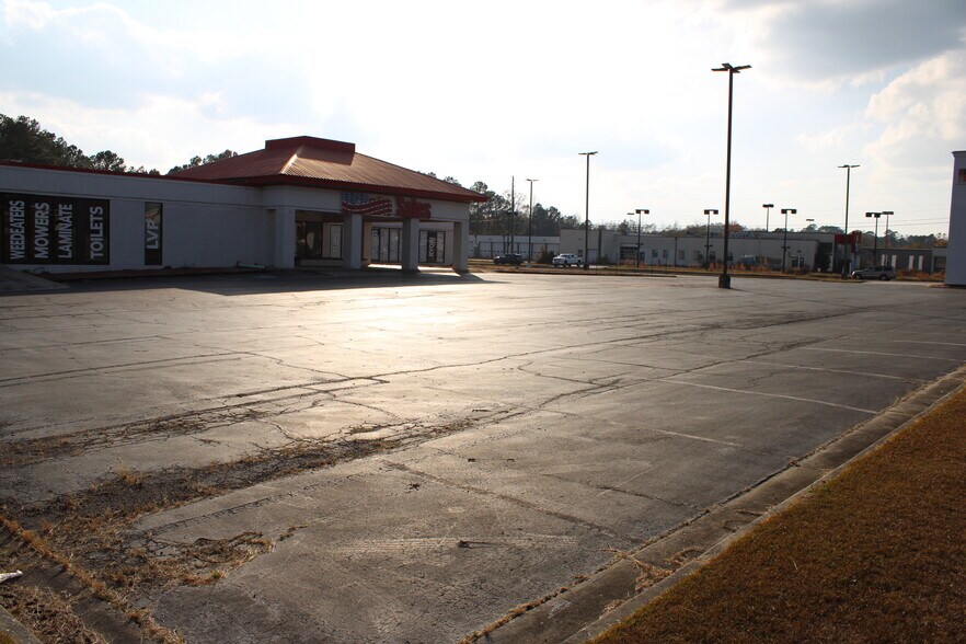 More Photos Of 2086 Paul Walsh Dr, Macon-Bibb Auto Dealership For Lease