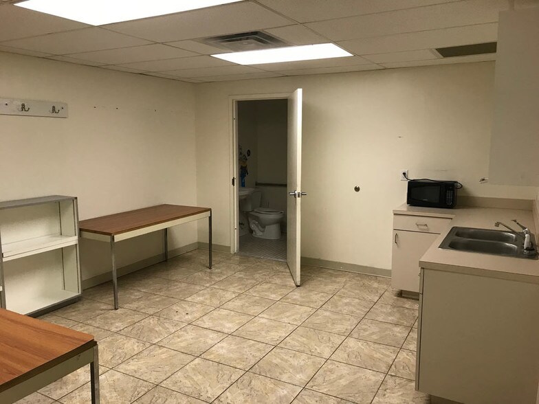 More Photos Of 7200 Gardner St, Winter Park Industrial For Lease