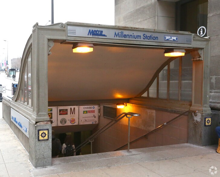 More Photos Of 324 N Michigan Ave, Chicago Storefront Retail Office For Lease