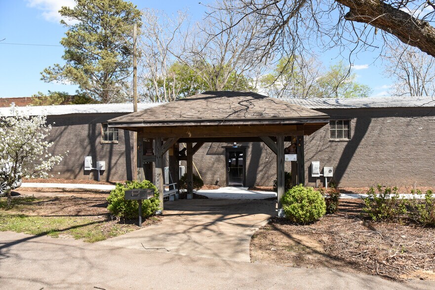 More Photos Of 110 W Green Street, Athens Flex For Lease