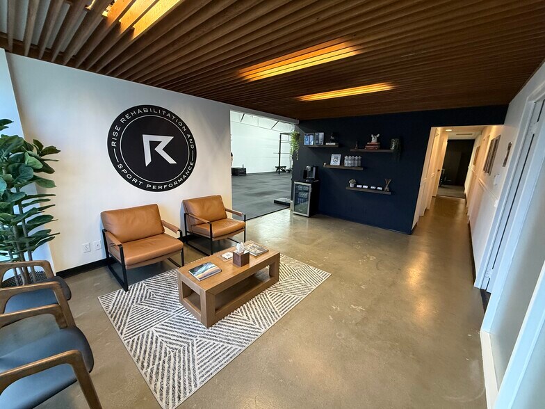 More Photos Of 2101-2125 S Platte River Dr, Denver Warehouse For Sale