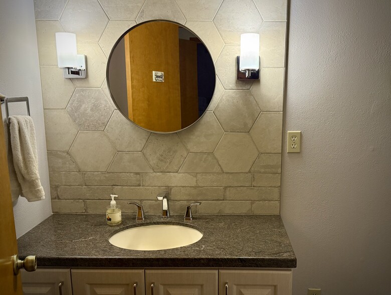 More Photos Of 8811 NE Sandy Blvd, Portland Freestanding For Sale