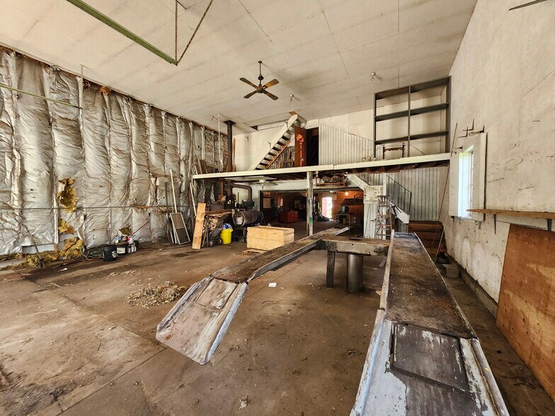 More Photos Of 17069 400th St, Leland Contractor Storage Yard For Sale