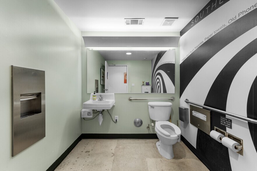 More Photos Of 10215 Santa Monica Blvd, Los Angeles Office For Sale