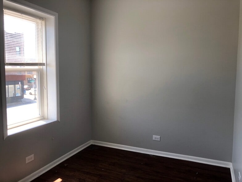 More Photos Of 3014 W Irving Park Rd, Chicago Storefront Retail Residential For Sale