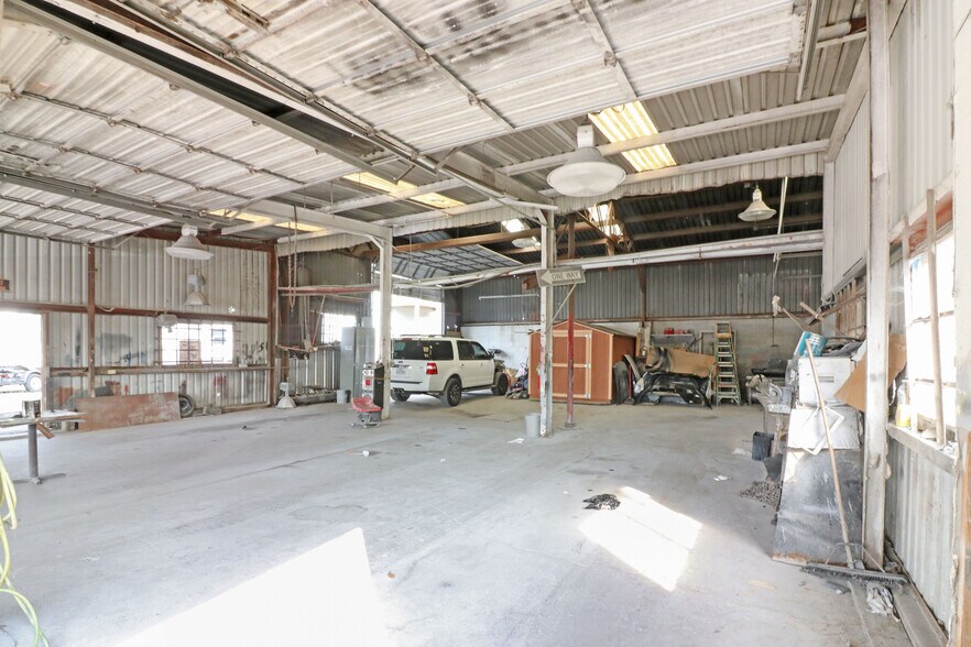 More Photos Of 1106 Wayside Dr, Houston Auto Repair For Sale