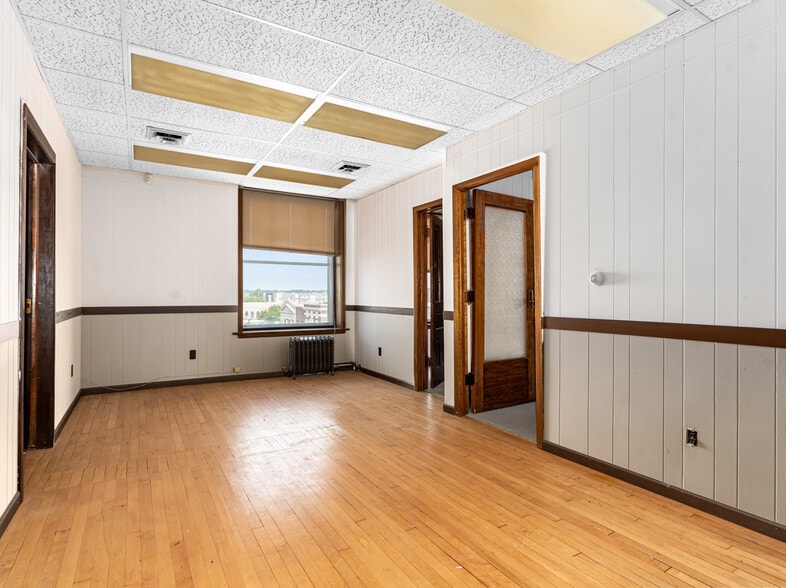 More Photos Of 628-630 Columbus St, Ottawa Loft Creative Space For Sale