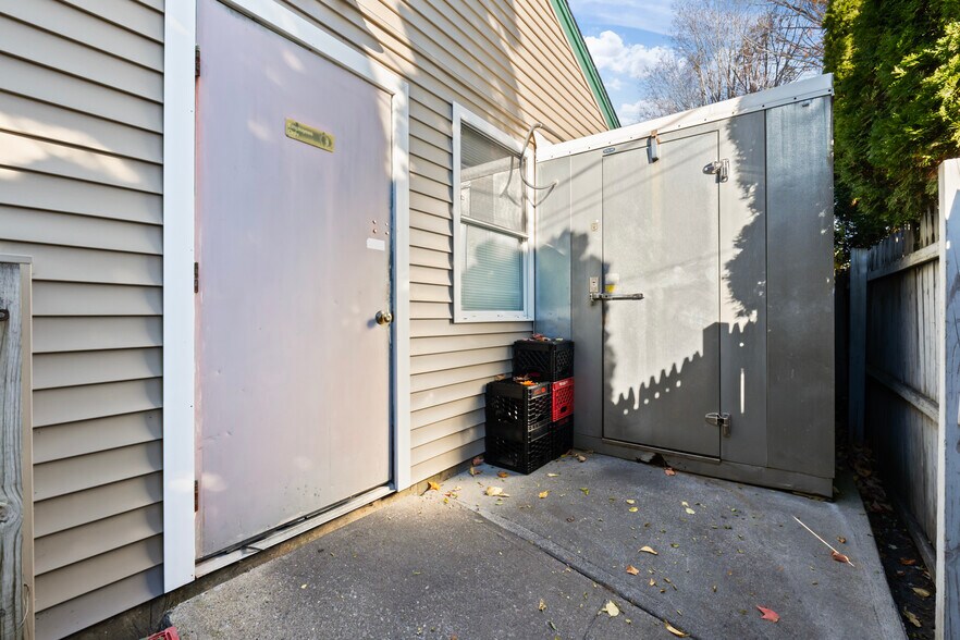 More Photos Of 52 Post Rd, Wells Restaurant For Sale