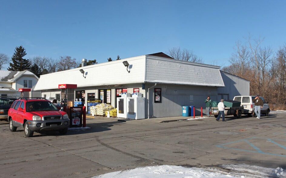 Primary Photo Of 206 W Grand River Ave, Williamston Convenience Store For Lease