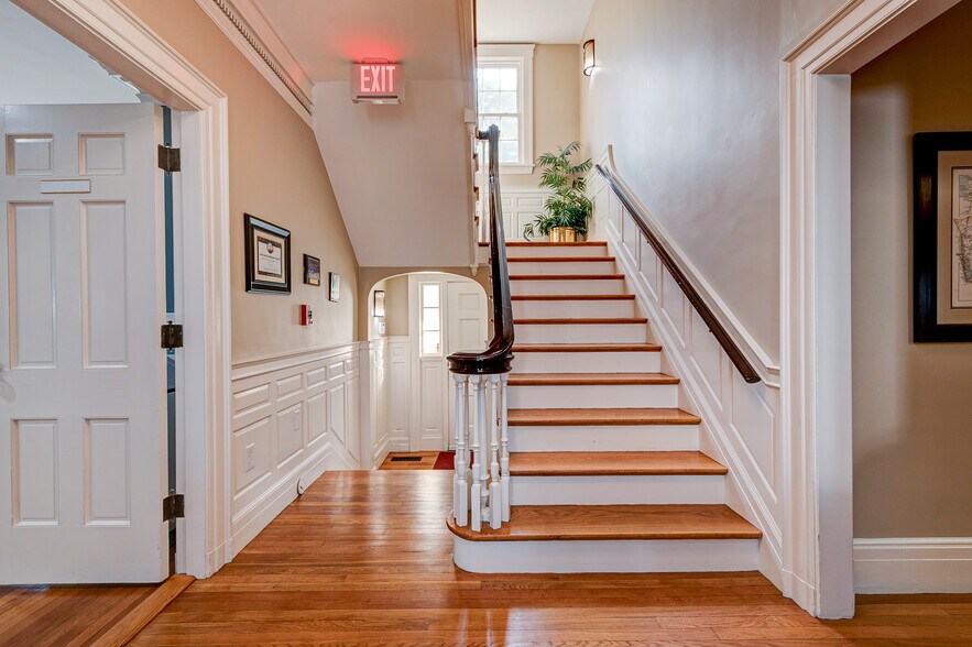More Photos Of 8 Church St, Westborough Office Residential For Lease