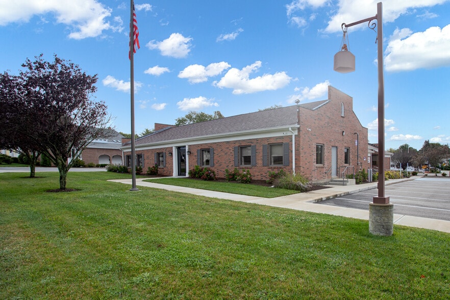 More Photos Of 54 County St, Somerset Bank For Lease