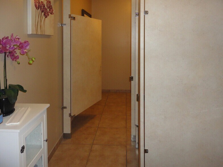 More Photos Of 20701 Bruce B Downs Blvd, Tampa Loft Creative Space For Lease