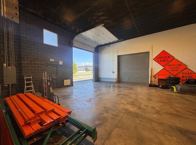 More Photos Of 824 S Auto Mall Dr, American Fork Warehouse For Lease