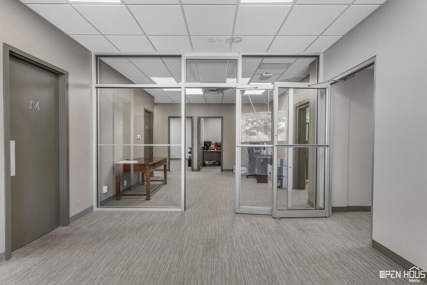 More Photos Of 915 9th St, Wichita Falls Office For Sale