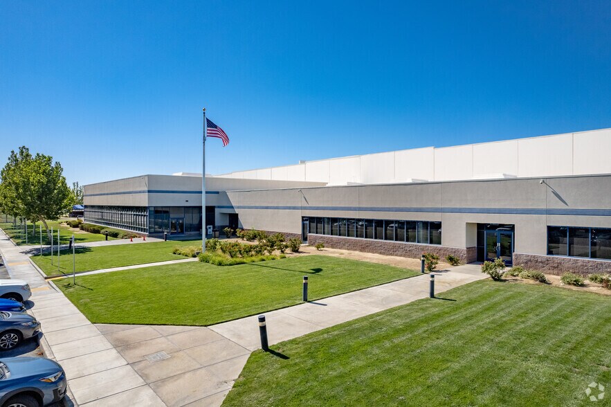 More Photos Of 2801 W Avenue H, Lancaster Distribution For Lease