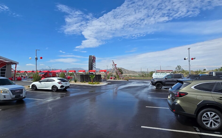 More Photos Of 5700 N Mesa Dr, El Paso Storefront For Lease