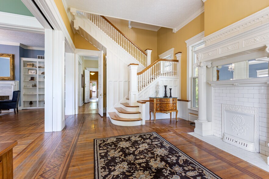 More Photos Of 1542 Frederica St, Owensboro Office Residential For Sale