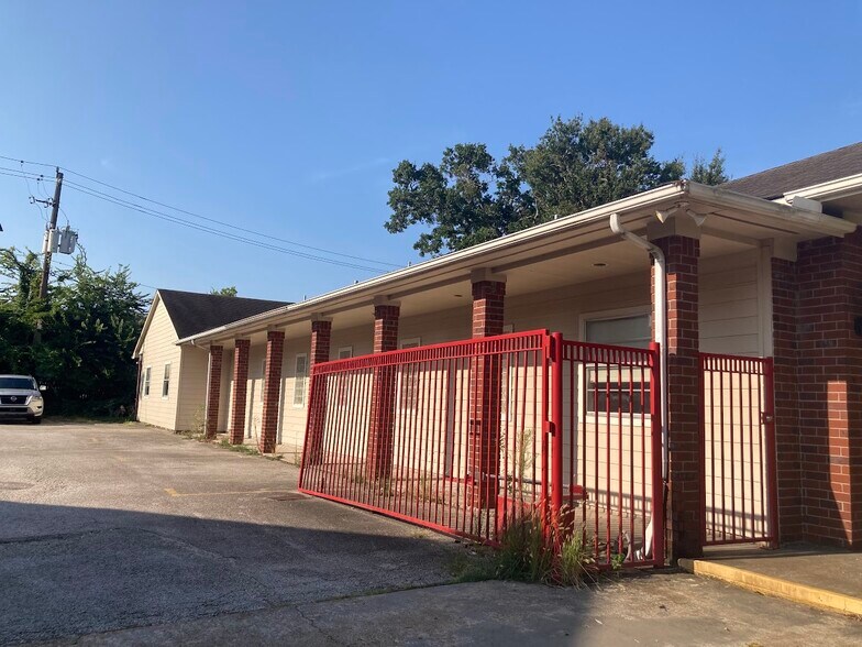 More Photos Of 2223 Dorrington St, Houston Healthcare For Lease